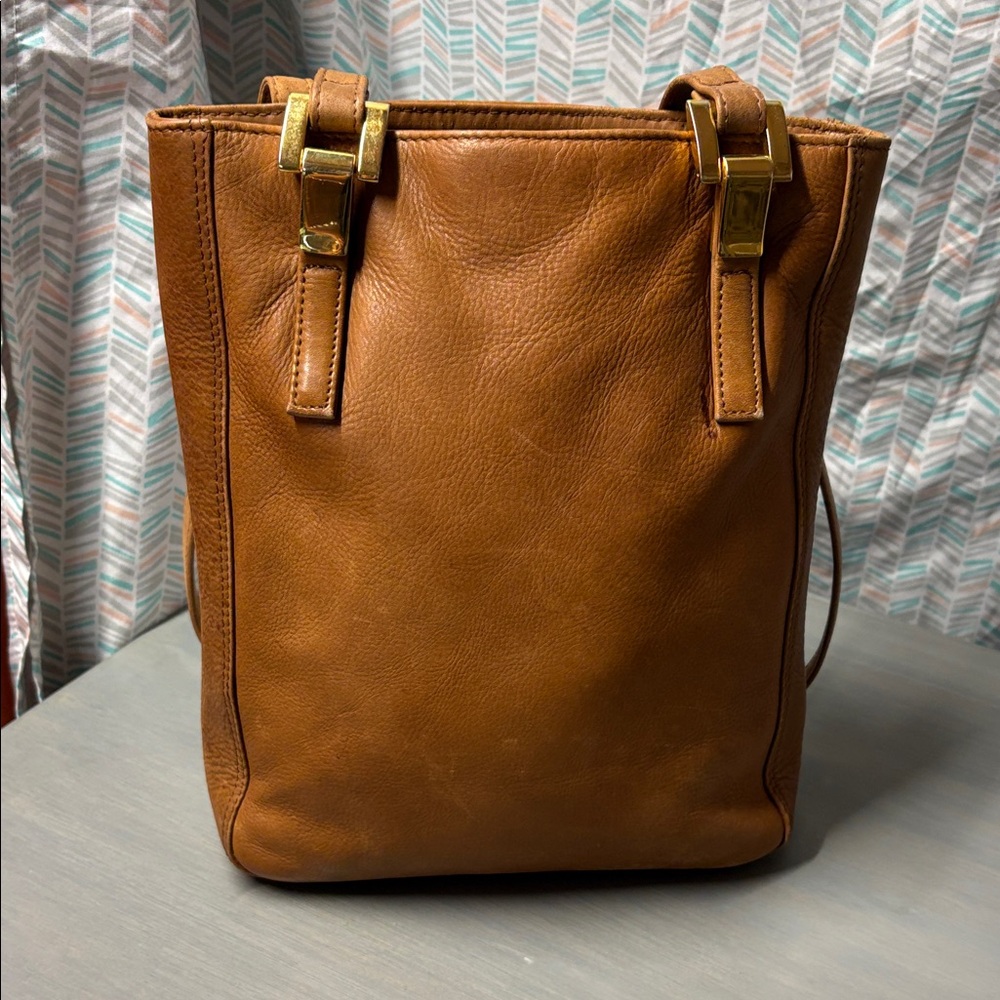 Nino BOSSI Brown Leather Shoulder Bag with Gold Hardware - Picture 5 of 15